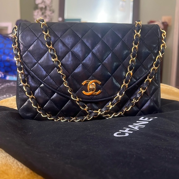 Chanel Black Quilted Leather Chain Bag - Picture 3 of 11